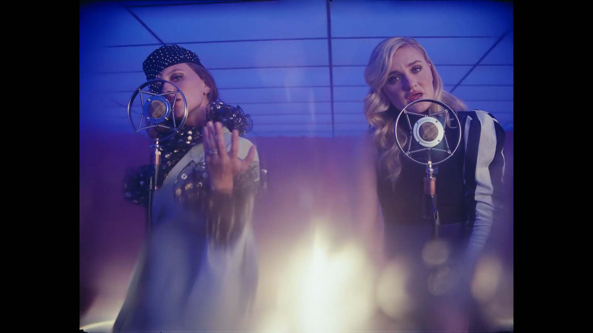 ALY & AJ - STAR MAPS